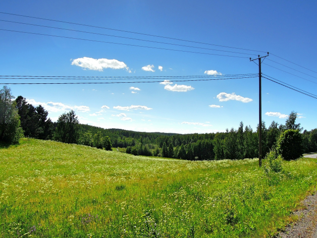 Kabel vedoucí přes pozemek je výrazná komplikace při stavbě domu